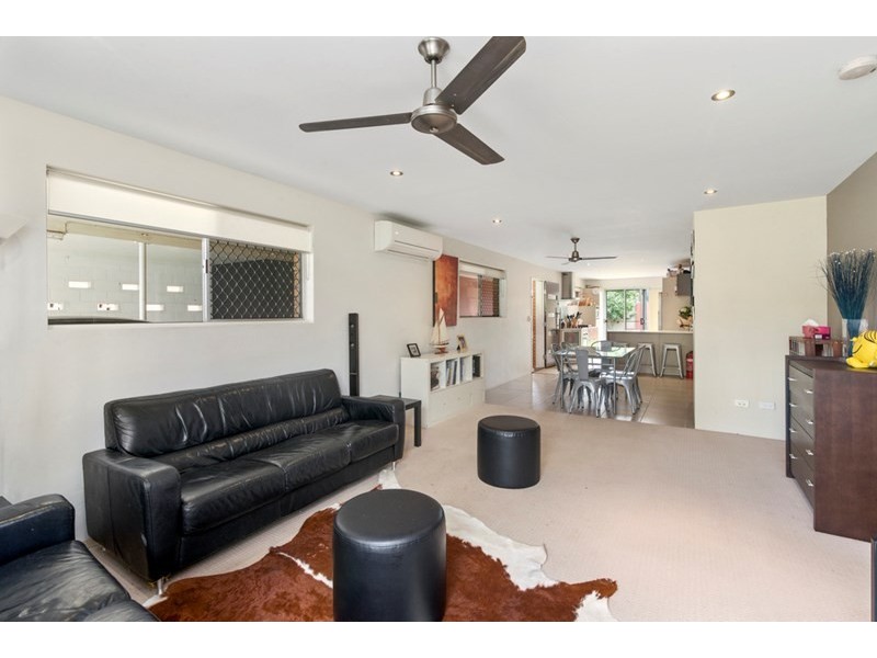 9 Flores Avenue, Palm Beach QLD 4221