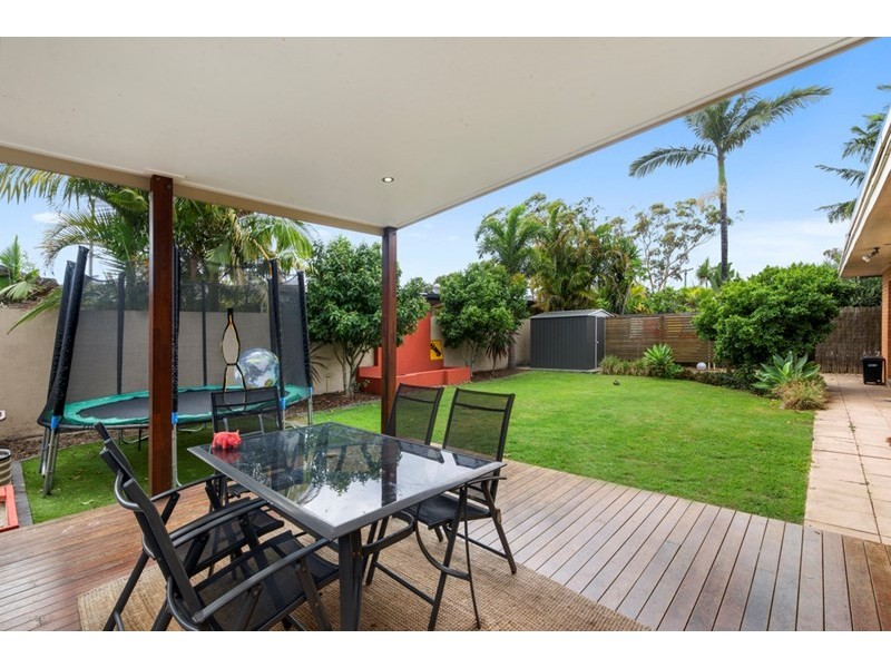 9 Flores Avenue, Palm Beach QLD 4221