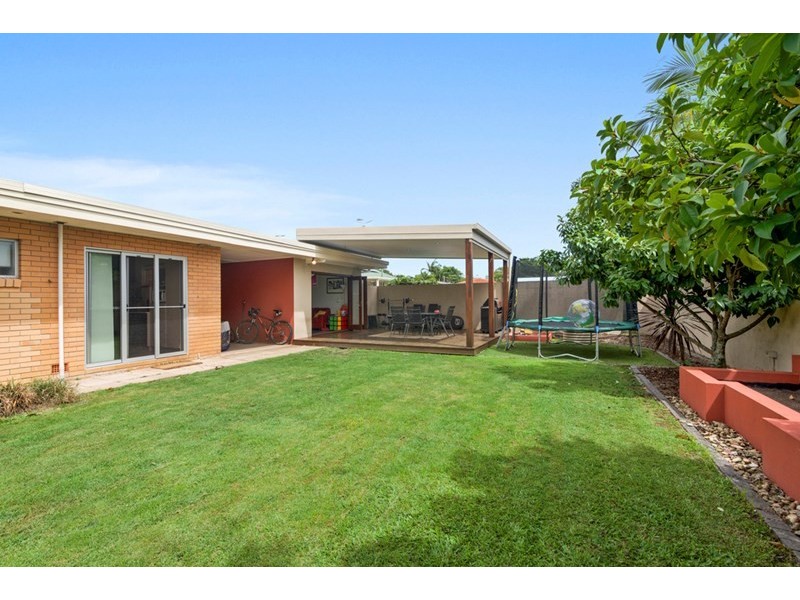 9 Flores Avenue, Palm Beach QLD 4221