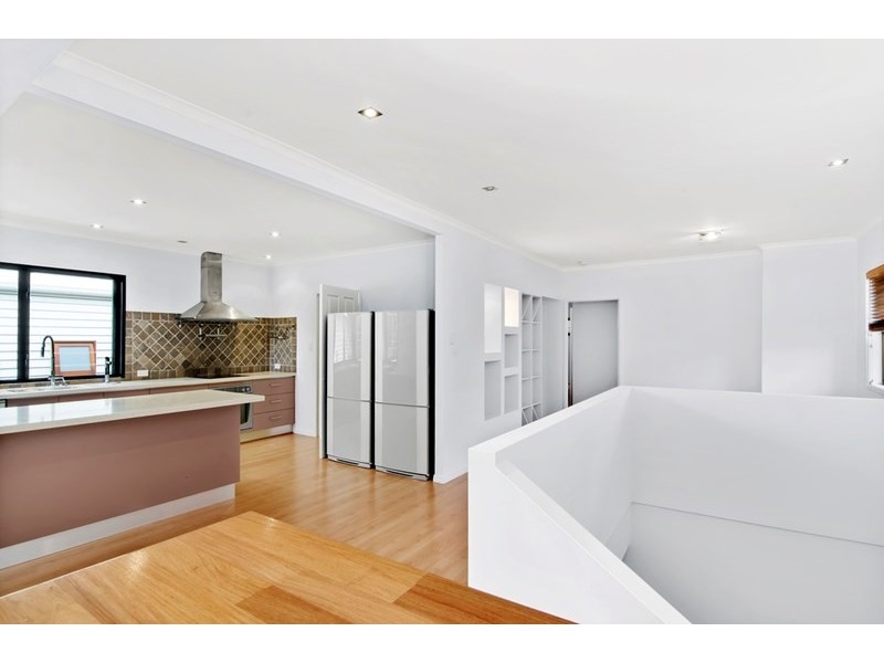 8 Fourth Avenue, Palm Beach QLD 4221