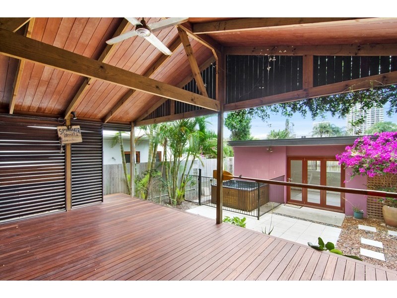 8 Fourth Avenue, Palm Beach QLD 4221