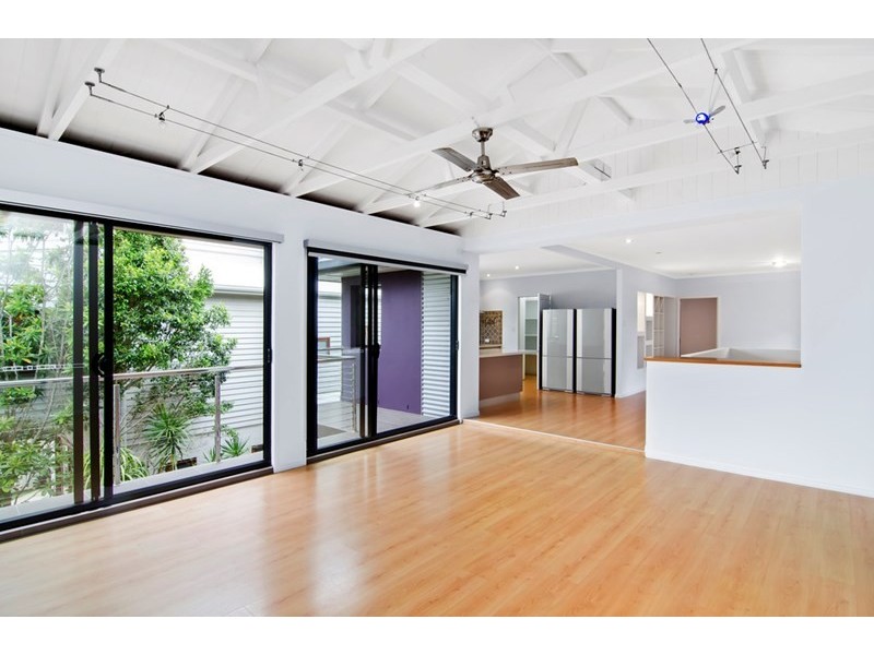 8 Fourth Avenue, Palm Beach QLD 4221