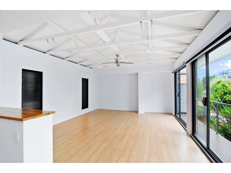 8 Fourth Avenue, Palm Beach QLD 4221