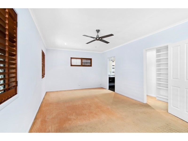 8 Fourth Avenue, Palm Beach QLD 4221