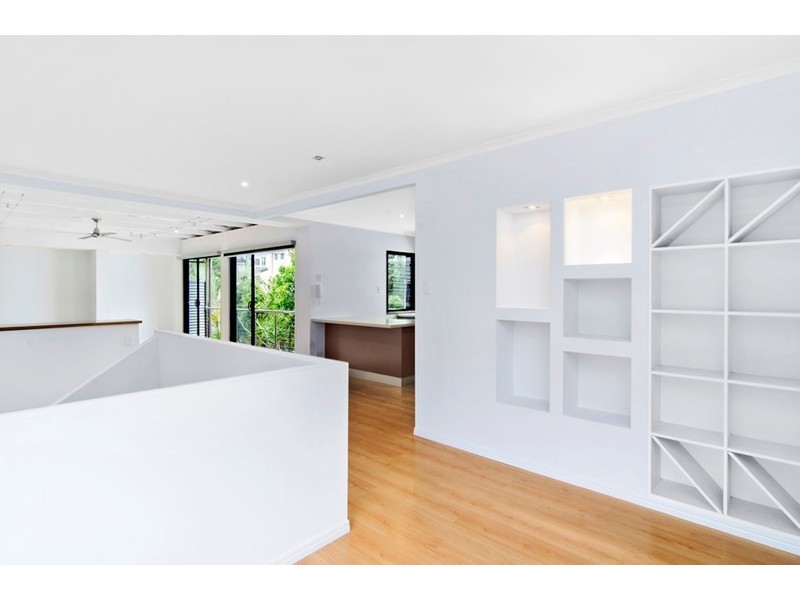 8 Fourth Avenue, Palm Beach QLD 4221