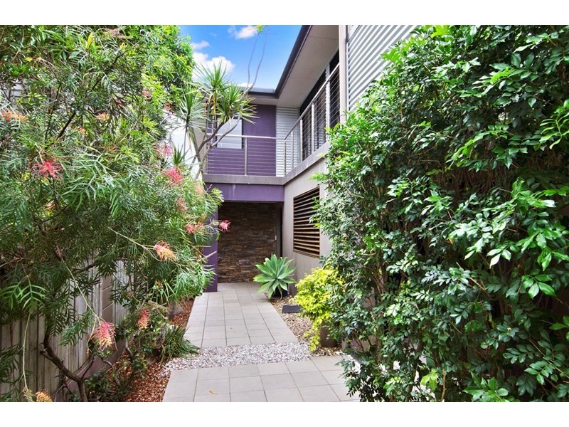 8 Fourth Avenue, Palm Beach QLD 4221