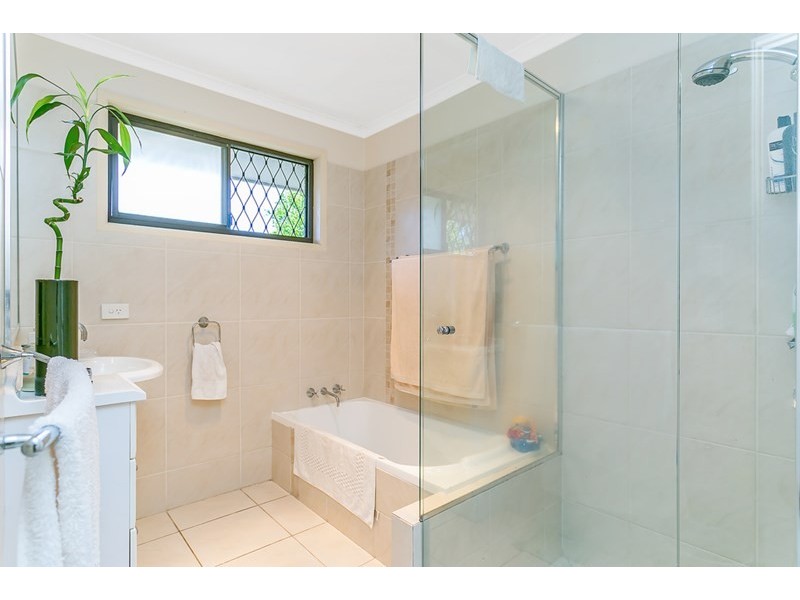 18 Mokera Avenue, Palm Beach QLD 4221