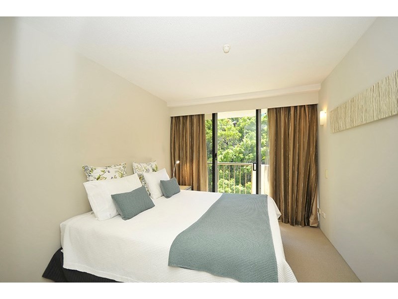 9H/828 Pacific Parade, Currumbin QLD 4223