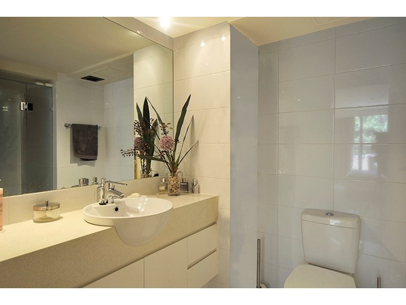 9H/828 Pacific Parade, Currumbin QLD 4223