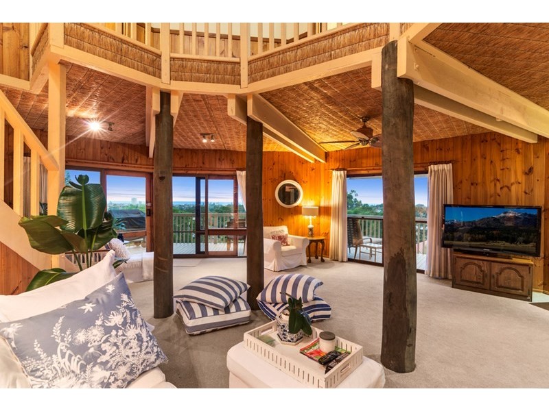 141 K P McGrath Drive, Elanora QLD 4221