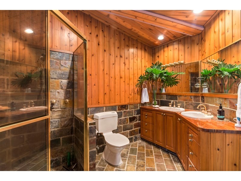 141 K P McGrath Drive, Elanora QLD 4221