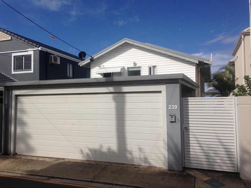 239 Jefferson Lane, Palm Beach QLD 4221