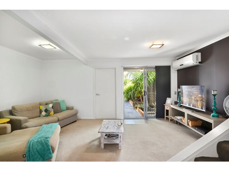 3/6 Pontoon Place, Varsity Lakes QLD 4227