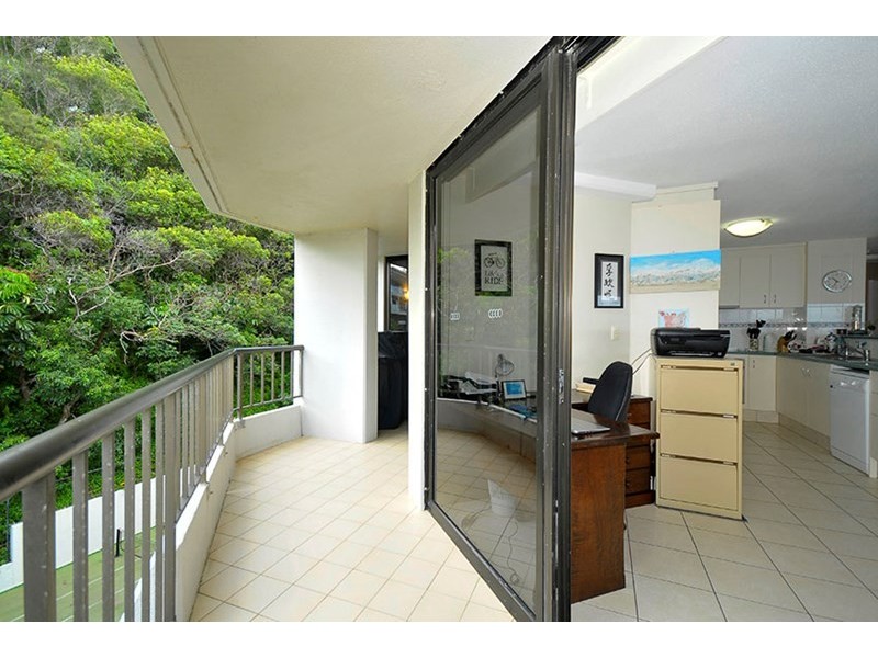 4J/828 Pacific Parade, Currumbin QLD 4223