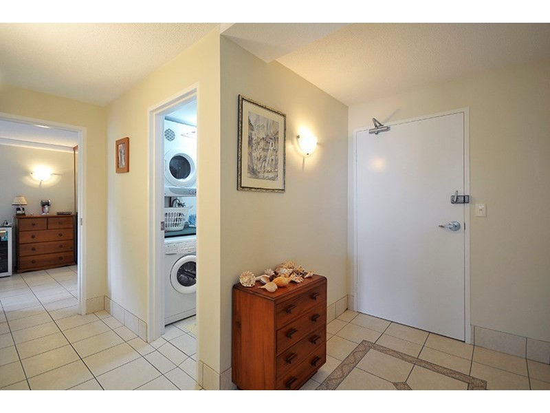 4J/828 Pacific Parade, Currumbin QLD 4223