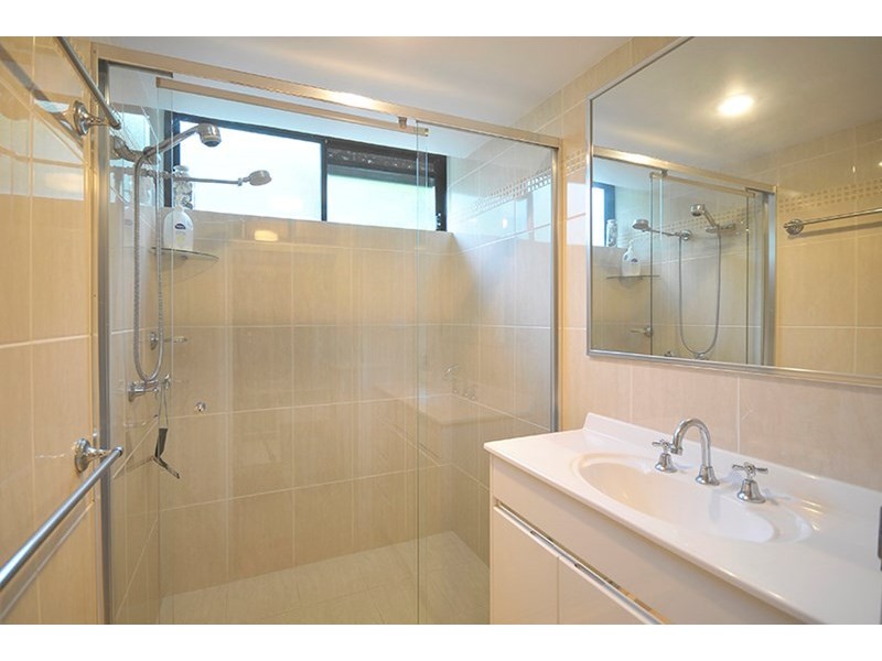 4J/828 Pacific Parade, Currumbin QLD 4223