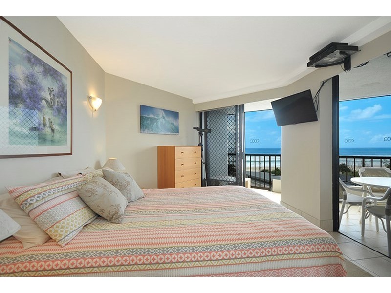 4J/828 Pacific Parade, Currumbin QLD 4223