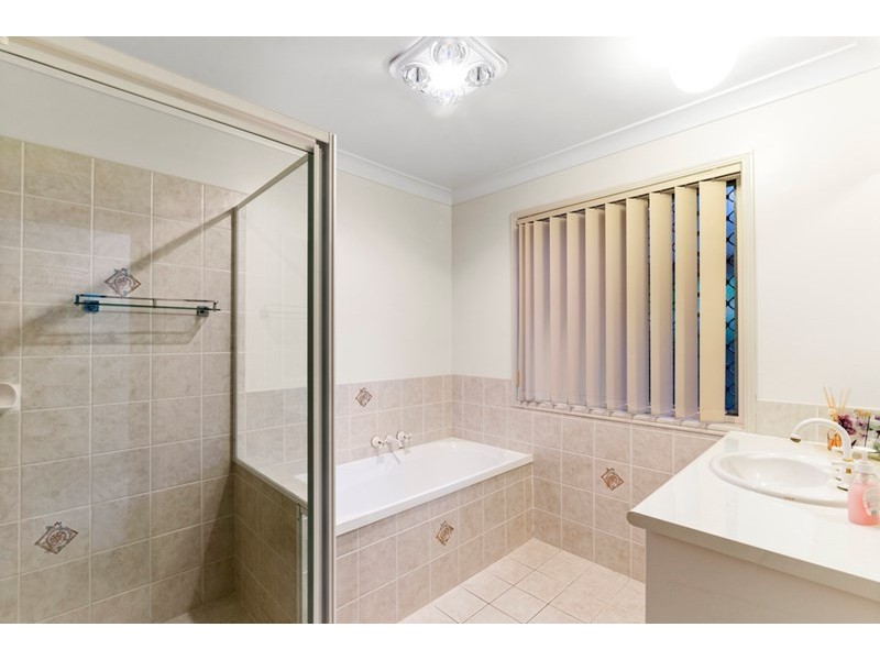 41 Silver Glade Drive, Elanora QLD 4221