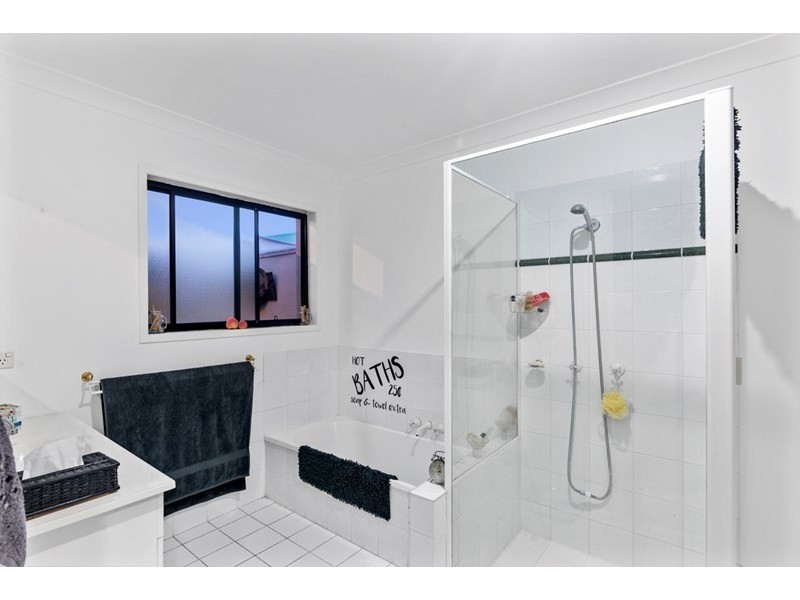 34 Silver Glade Drive, Elanora QLD 4221