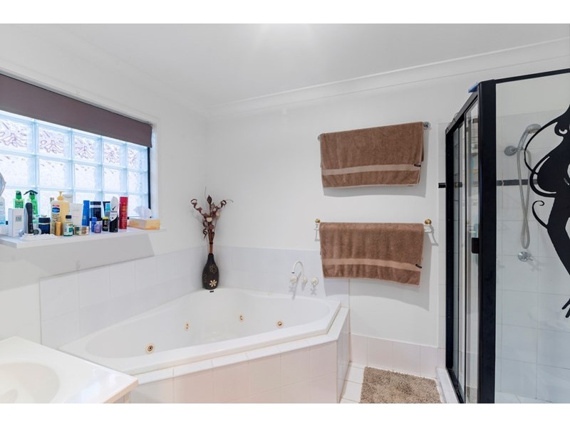 34 Silver Glade Drive, Elanora QLD 4221