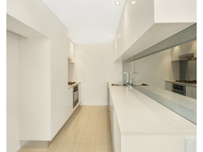 702/15 Compass Drive, Biggera Waters QLD 4216