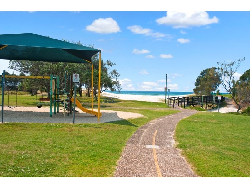 12 Seventh Avenue, Palm Beach QLD 4221