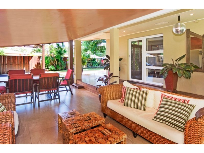 11 Merauke Avenue, Palm Beach QLD 4221