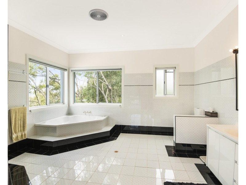 37 Killara Street, Currumbin Waters QLD 4223