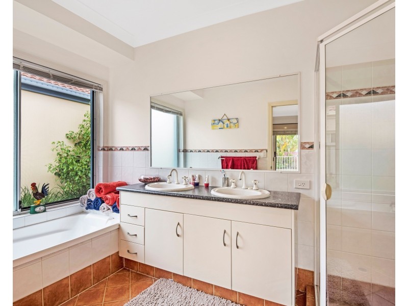 22 Tropicana Circuit, Burleigh Waters QLD 4220