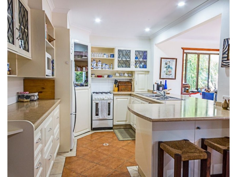 10 Heeterra Court, Elanora QLD 4221