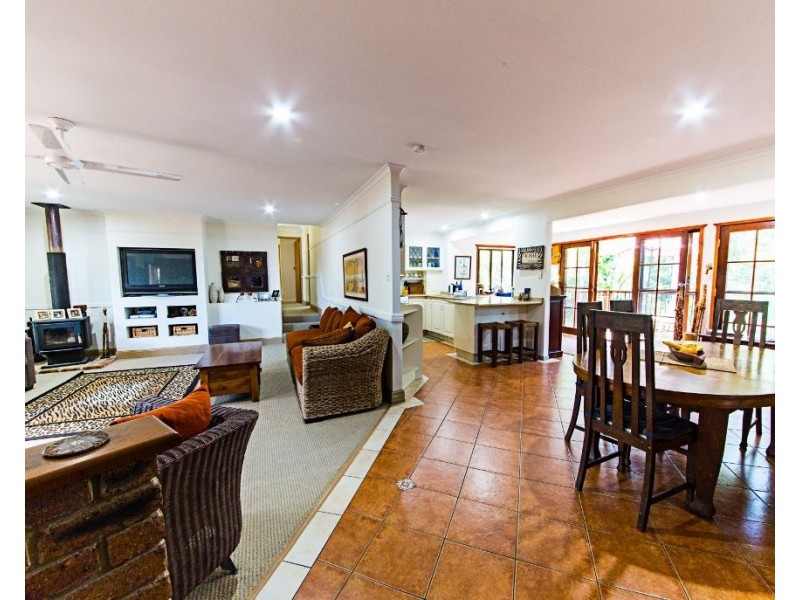 10 Heeterra Court, Elanora QLD 4221