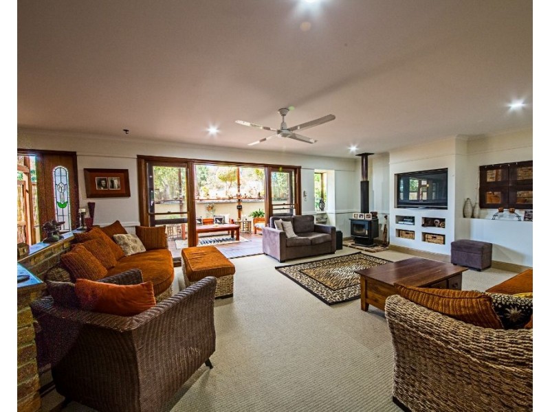 10 Heeterra Court, Elanora QLD 4221