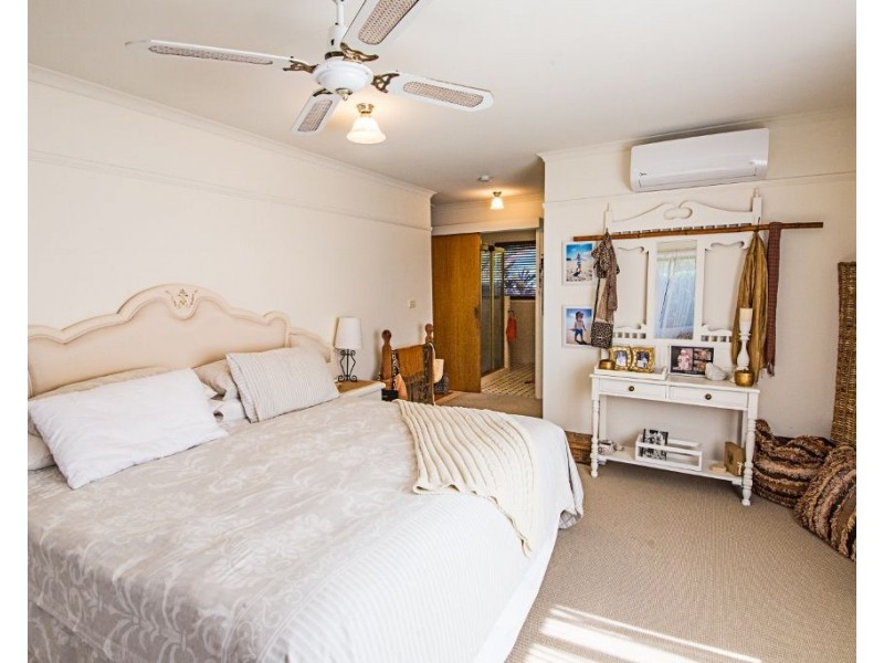 10 Heeterra Court, Elanora QLD 4221