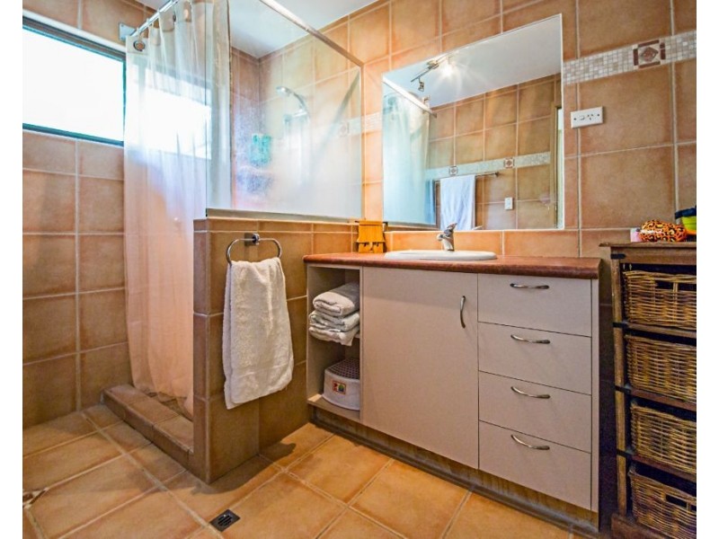 10 Heeterra Court, Elanora QLD 4221