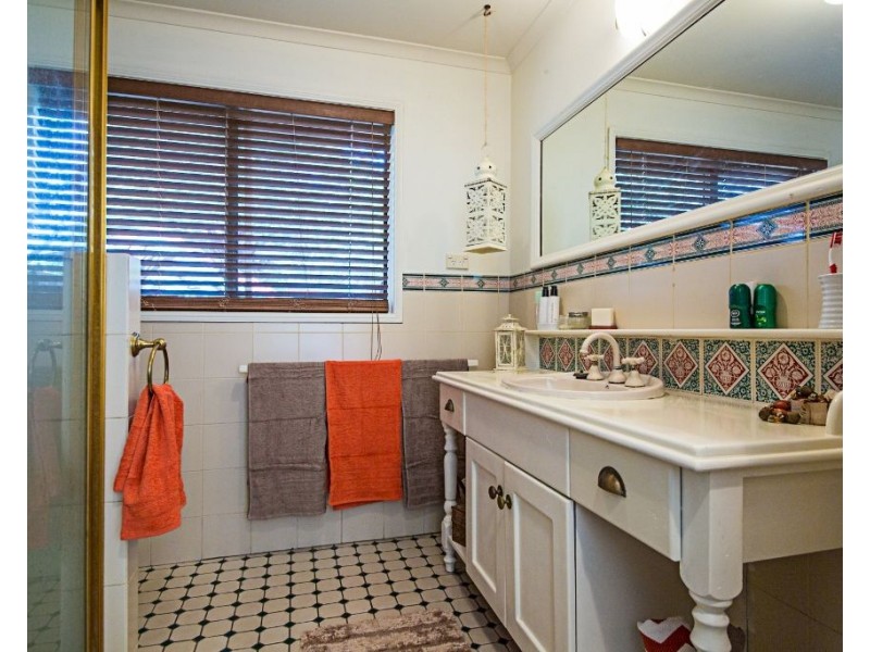 10 Heeterra Court, Elanora QLD 4221