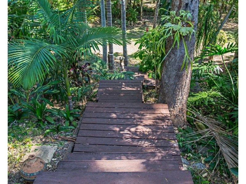 10 Heeterra Court, Elanora QLD 4221