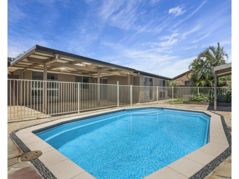 15 Holbrook Way, Elanora QLD 4221