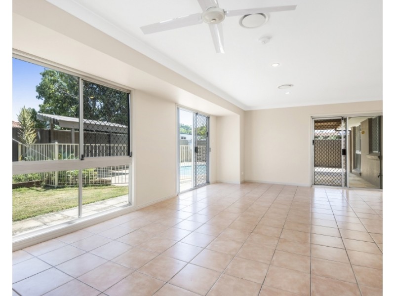 15 Holbrook Way, Elanora QLD 4221