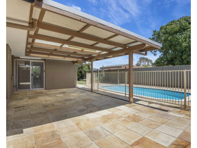 15 Holbrook Way, Elanora QLD 4221