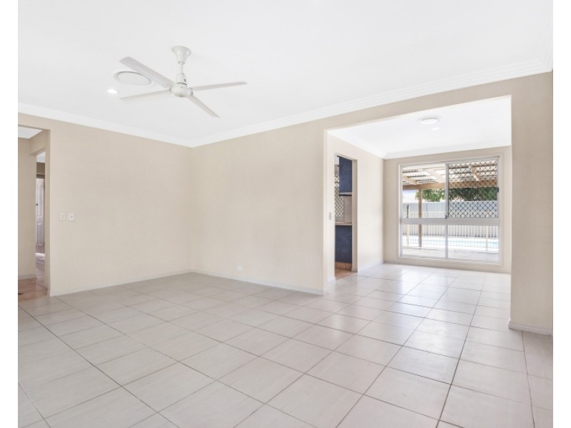 15 Holbrook Way, Elanora QLD 4221