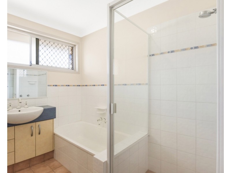 15 Holbrook Way, Elanora QLD 4221