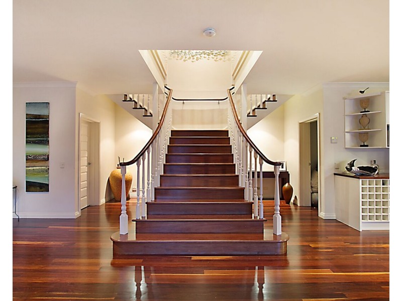 4 Nyoka Court, Elanora QLD 4221