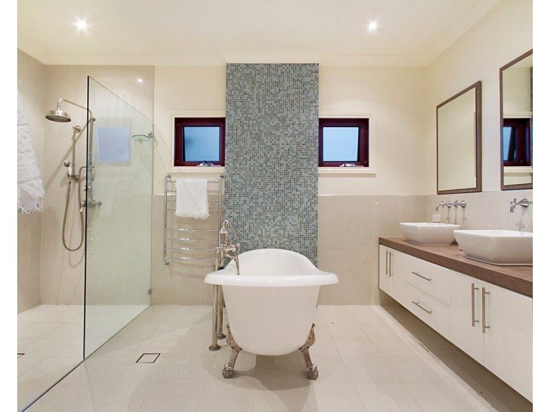 4 Nyoka Court, Elanora QLD 4221