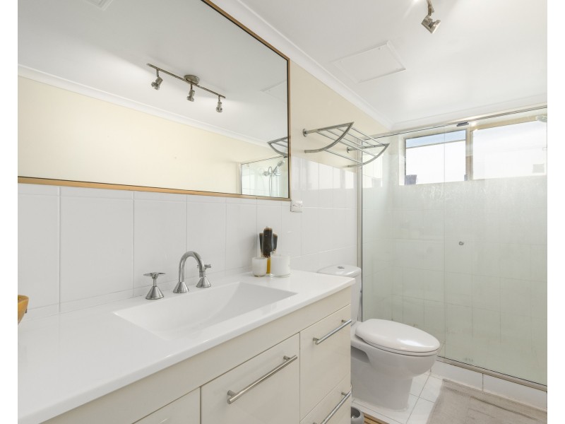 5/4 Rolan Court, Palm Beach QLD 4221