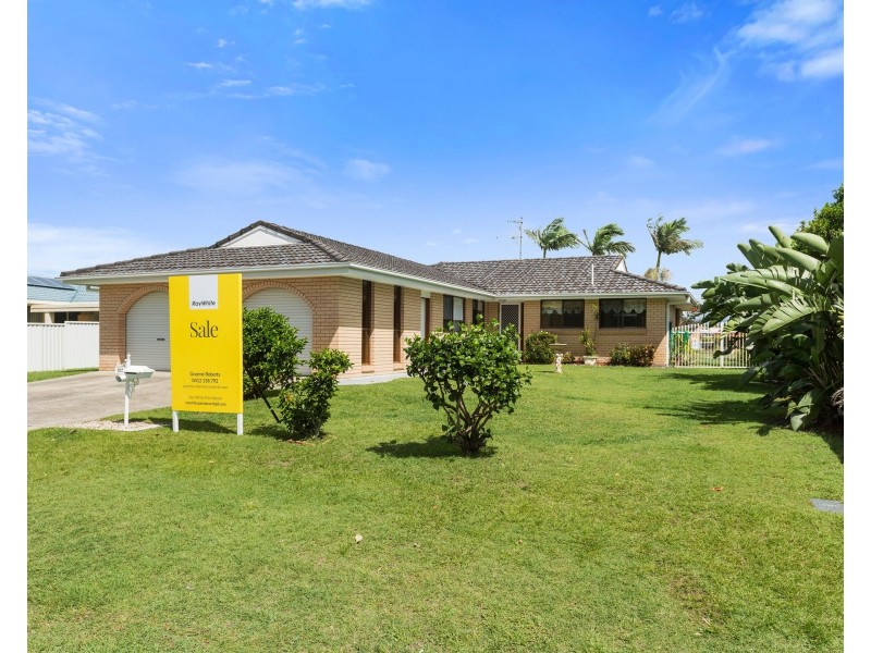 122 Melaleuca Drive, Palm Beach QLD 4221