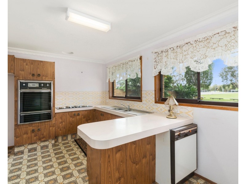 122 Melaleuca Drive, Palm Beach QLD 4221