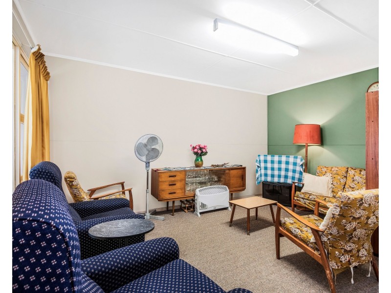 33 Fifth Avenue, Palm Beach QLD 4221
