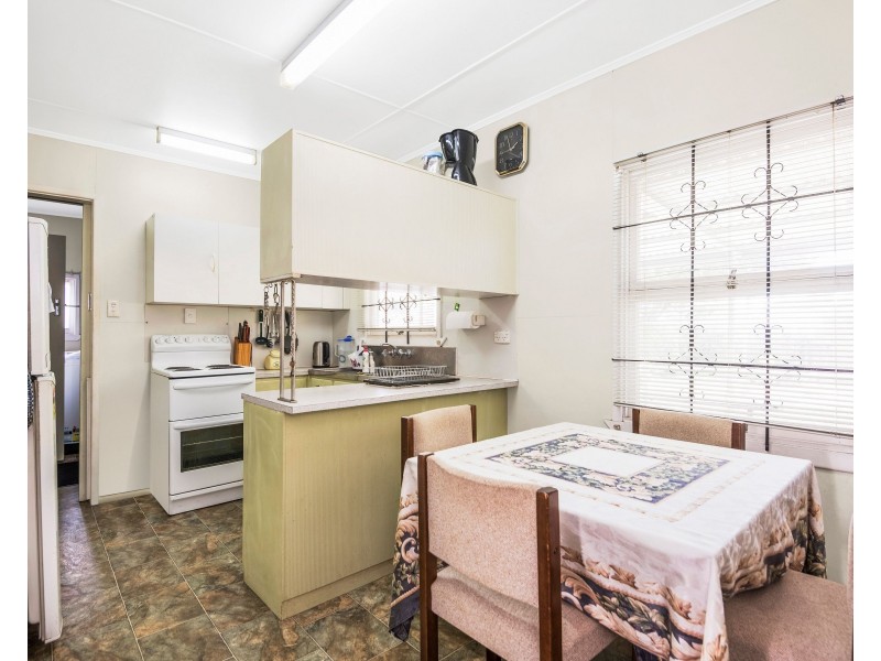 33 Fifth Avenue, Palm Beach QLD 4221