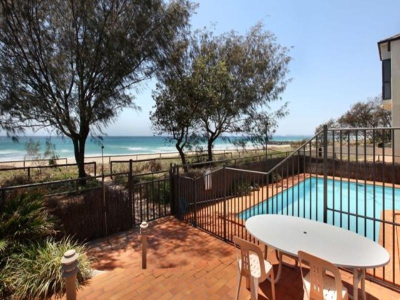 418 The Esplanade, Palm Beach QLD 4221