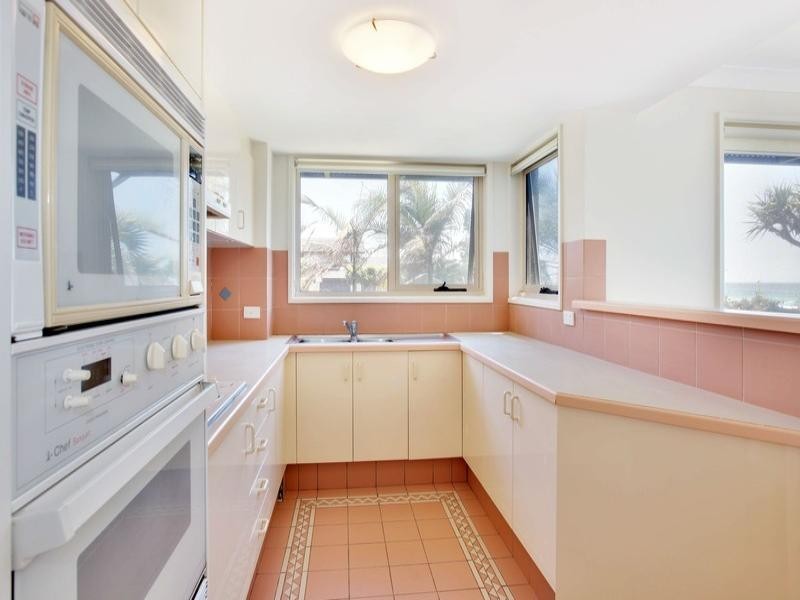 418 The Esplanade, Palm Beach QLD 4221